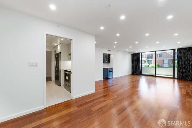 101 Lombard photo 2