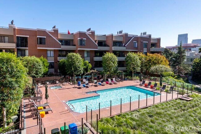 101 Lombard photo 4