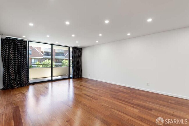 101 Lombard photo 3