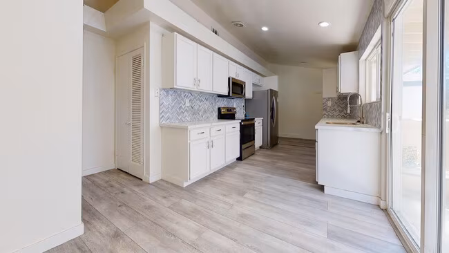 5272 Manhasset Dr San Diego, CA 92115 photo 3