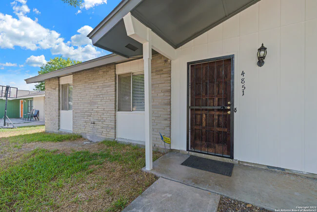 4851 Castle Arms Dr San Antonio, TX 78218 photo 4