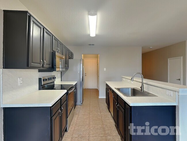 851 Village Point Lane, Fort Worth, TX 76108 photo 4