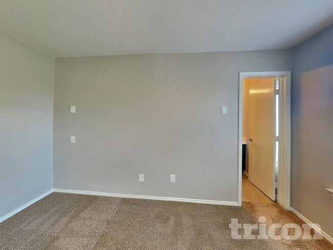 851 Village Point Lane, Fort Worth, TX 76108 photo 5