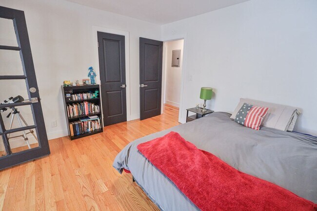 9870 Elmar Avenue, Oakland, CA 94603 photo 2