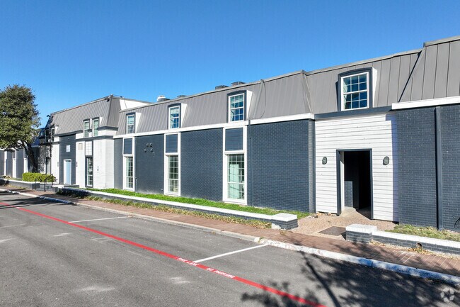 Regency at Ridgmar photo 3