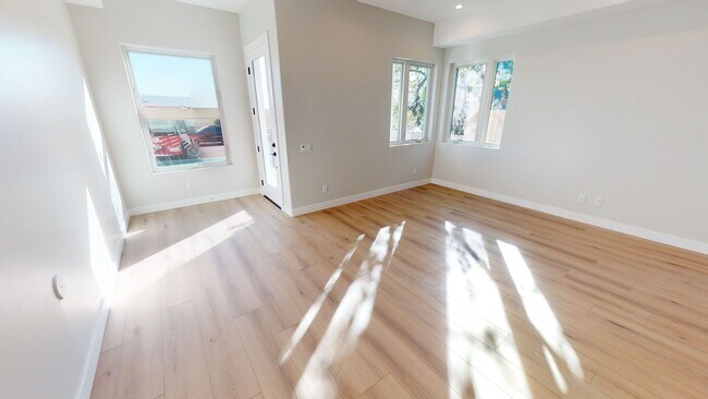 212 Imperial Beach Blvd Imperial Beach, CA 91932 photo 4