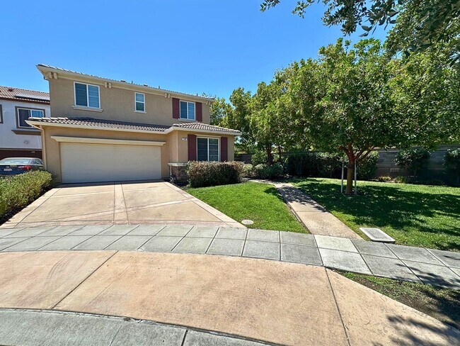 Stunning 4 Bedroom, 3 Bath Questa Home