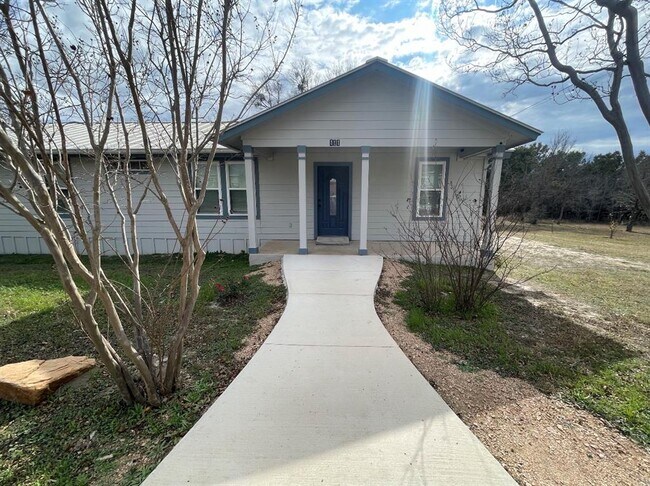 111 Hillview Ln Burnet, TX 78611 photo 2