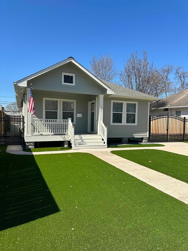 1105 Tulane St Houston, TX 77008 photo 3
