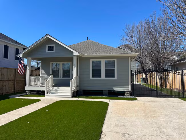 1105 Tulane St Houston, TX 77008 photo 2