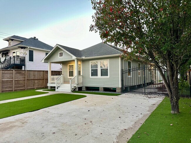 1105 Tulane St Houston, TX 77008 photo 5