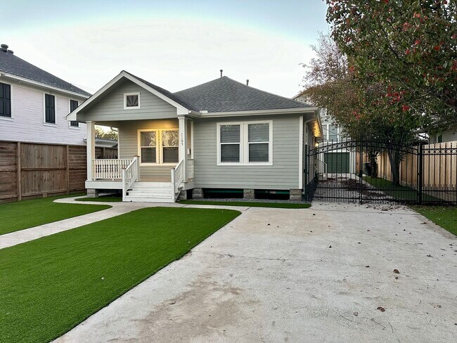 1105 Tulane St Houston, TX 77008 photo 4
