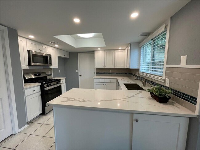 7415 Shadywood Dr Austin, TX 78745 photo 3