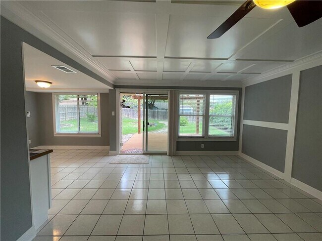 7415 Shadywood Dr Austin, TX 78745 photo 4