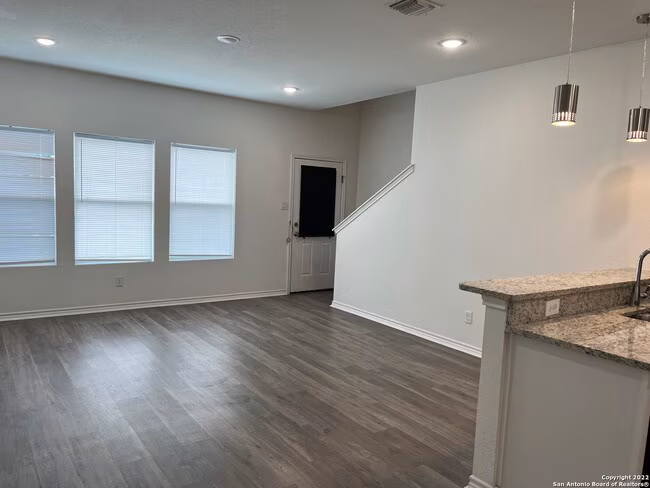 6942 Crestway Rd San Antonio, TX 78239 photo 3