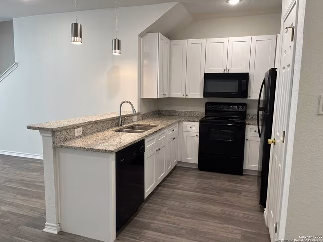 6942 Crestway Rd San Antonio, TX 78239 photo 4