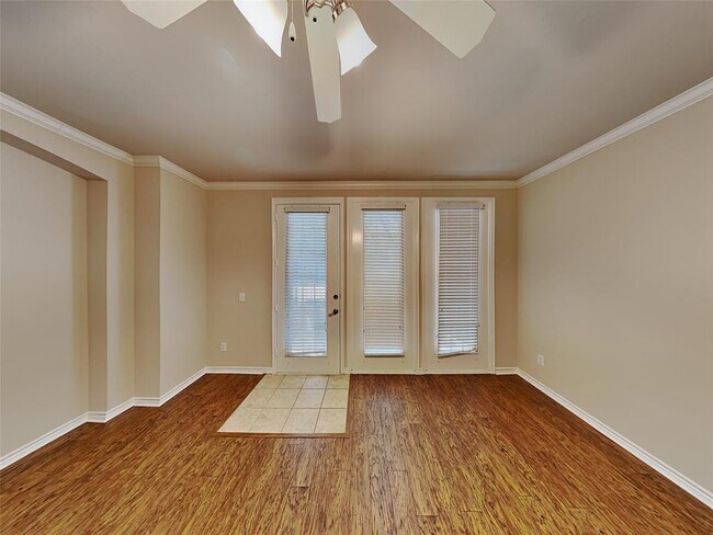 1020 Texas Street, Fort Worth, TX 76102 photo 2