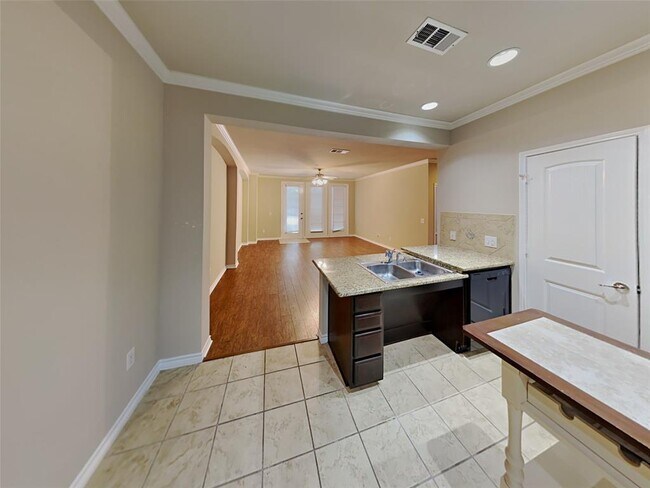 1020 Texas Street, Fort Worth, TX 76102 photo 4