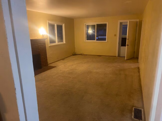 9428 51st Ave S Seattle, WA 98118 photo 5
