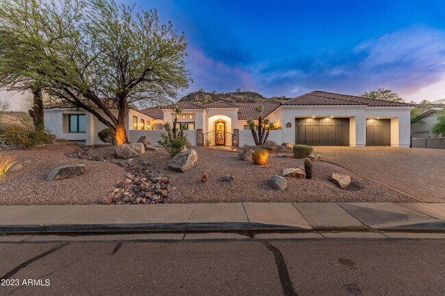 5529 W Pinnacle Hill Dr Glendale, AZ 85310 photo 2