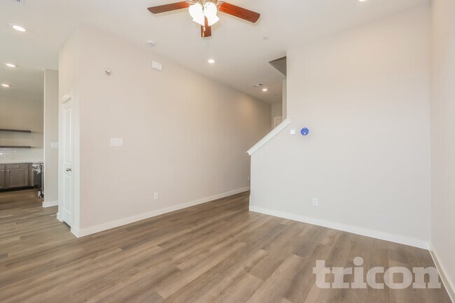 101 Oxford Ct Saginaw, TX 76179 photo 2