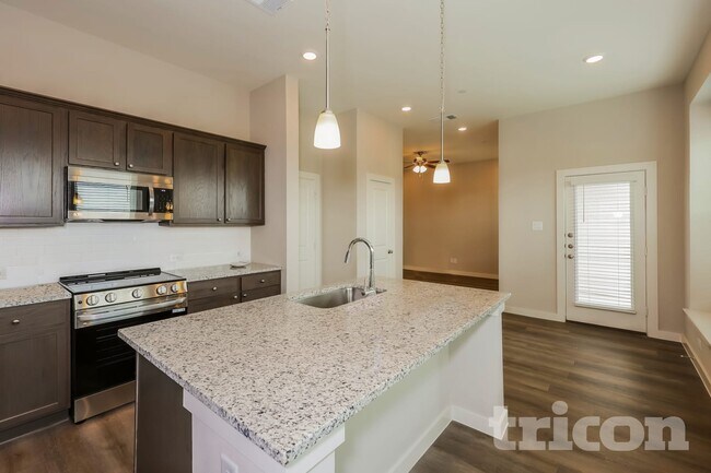 101 Oxford Ct Saginaw, TX 76179 photo 4