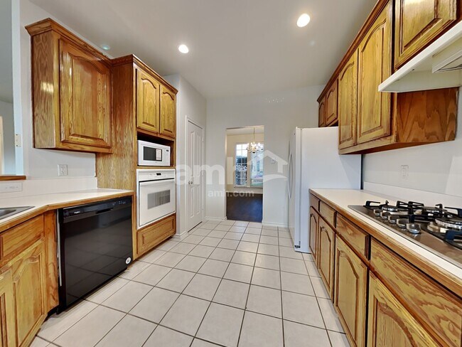 8751 Sunset Trace Drive, Fort Worth, TX 76244 photo 3
