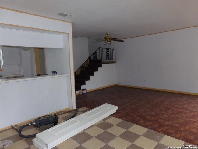 4835 Gus Eckert Rd San Antonio, TX 78240 photo 4
