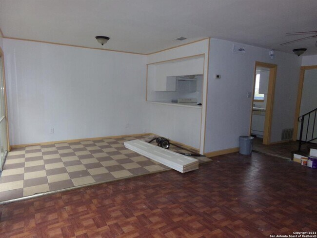 4835 Gus Eckert Rd San Antonio, TX 78240 photo 2