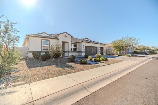 1025 W Castle Ct photo 3