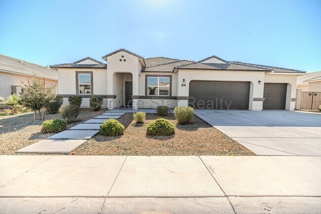 1025 W Castle Ct photo 2