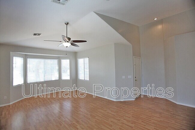 7550 W Gardenia Ave Glendale, AZ 85303 photo 3