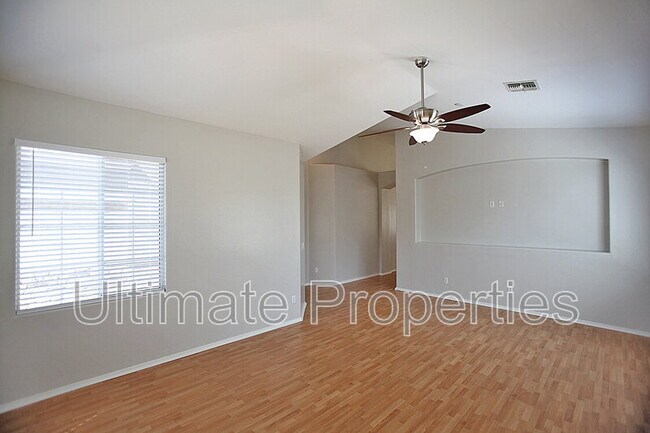 7550 W Gardenia Ave Glendale, AZ 85303 photo 4
