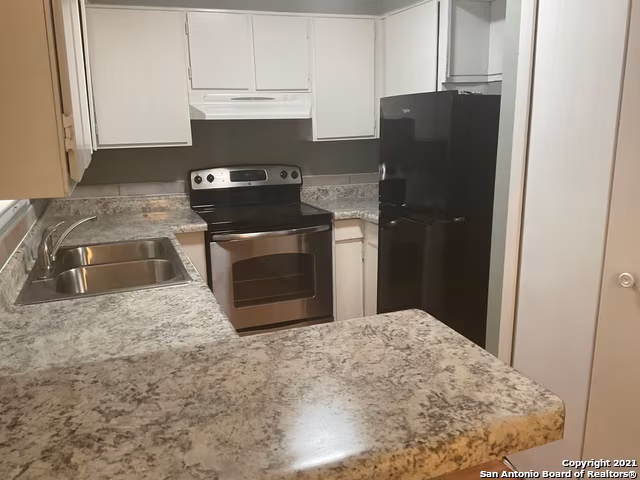 923 Vance Jackson Rd San Antonio, TX 78201 photo 3
