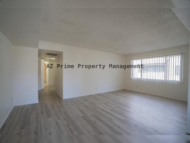 5922 North 48th Lane, Glendale, AZ 85301 photo 4