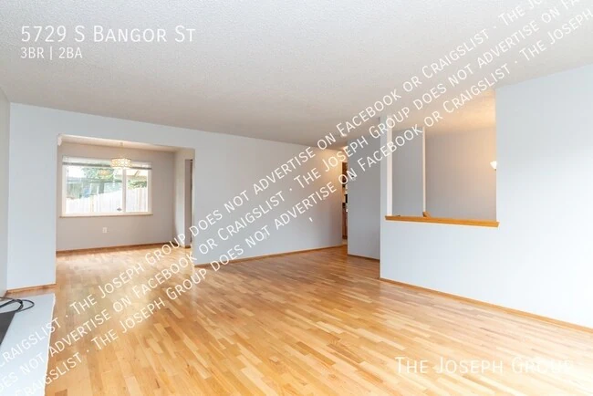 5729 S Bangor St Seattle, WA 98178 photo 4