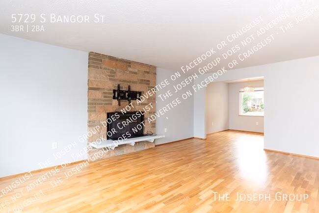 5729 S Bangor St Seattle, WA 98178 photo 3