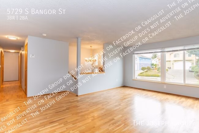 5729 S Bangor St Seattle, WA 98178 photo 2