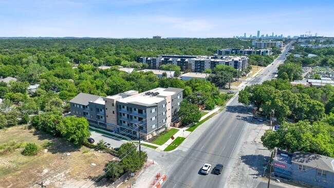 100 Mockingbird Ln W Austin, TX 78745 photo 4