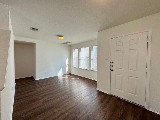 2013 Rim Rock Drive, Leander, TX 78641 photo 2