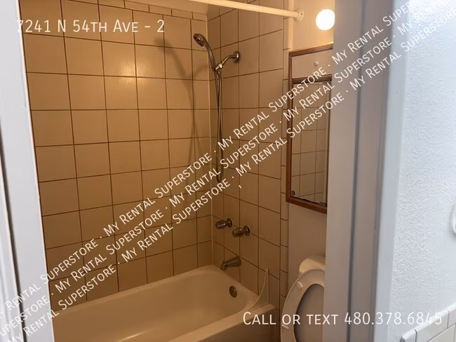 7241 N 54th Ave Glendale, AZ 85301 photo 4