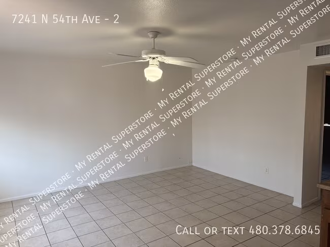 7241 N 54th Ave Glendale, AZ 85301 photo 2