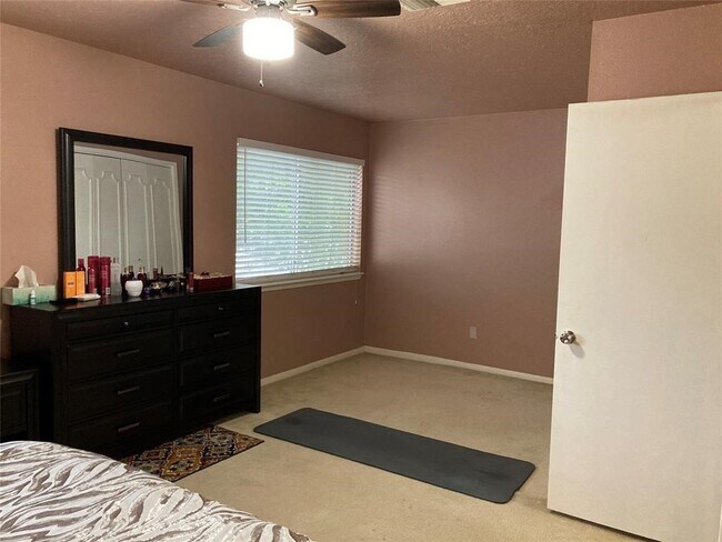 1839 Sherwood Forest Street, Houston, TX 77043 photo 3