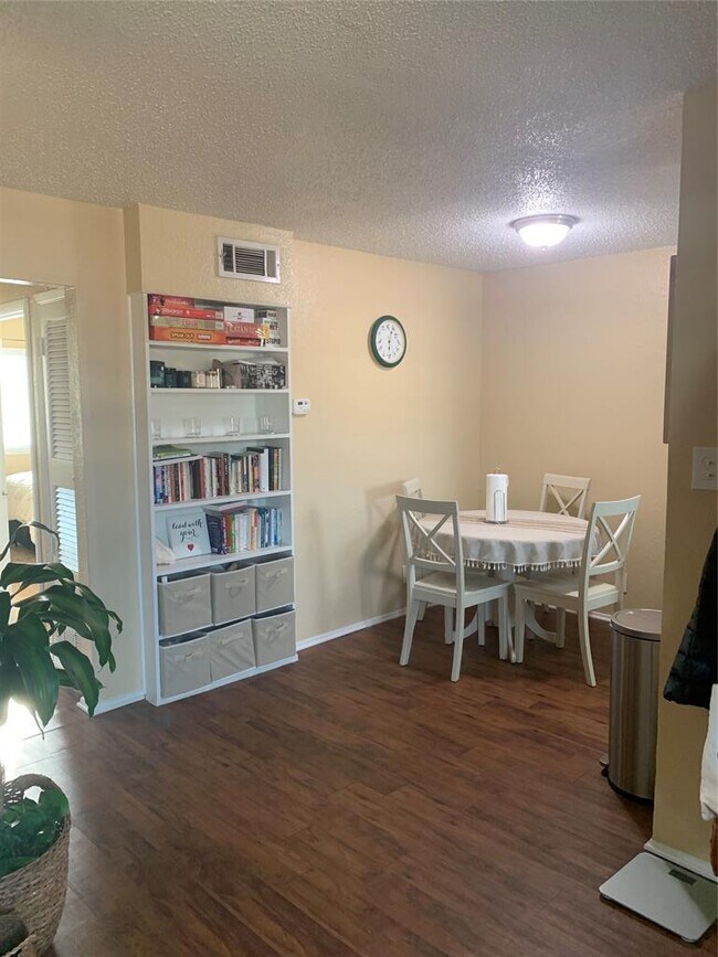 2401 Manor Rd Austin, TX 78722 photo 4