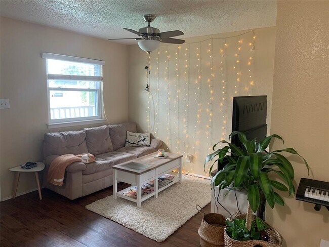 2401 Manor Rd Austin, TX 78722 photo 3