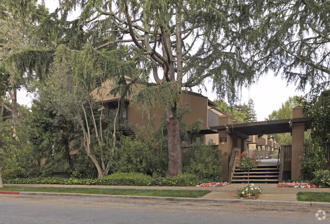 Hawthorne Apartments photo 3