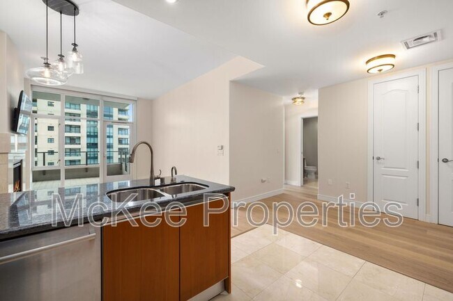550 Front St San Diego, CA 92101 photo 3