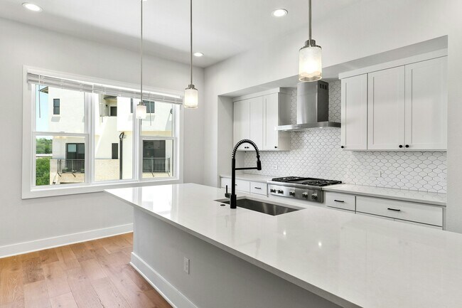 4611 Unity Cir Austin, TX 78731 photo 3