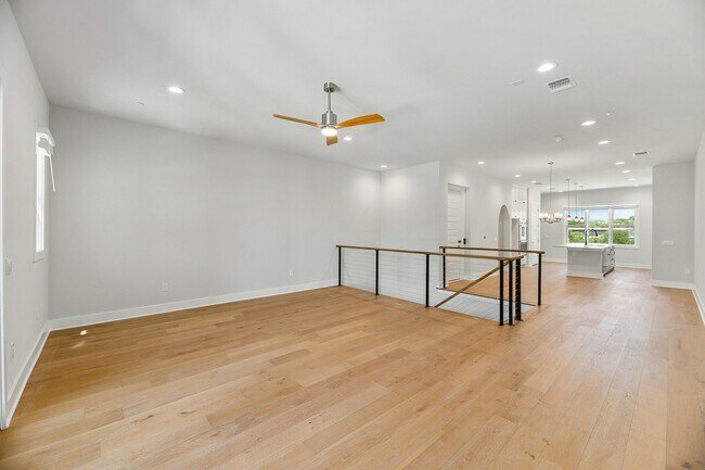 4611 Unity Cir Austin, TX 78731 photo 2