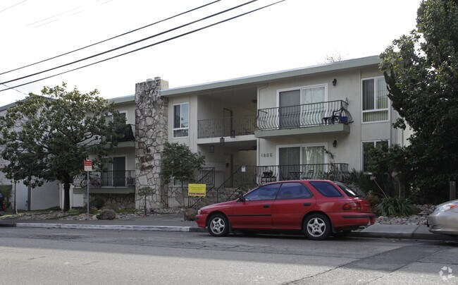 The Whitehouse Apartments